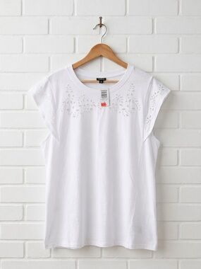 Torrid NWT Bright White Eyelet Yoke Ruffle Sleeve Vintage Cotton Tank Top Size 2